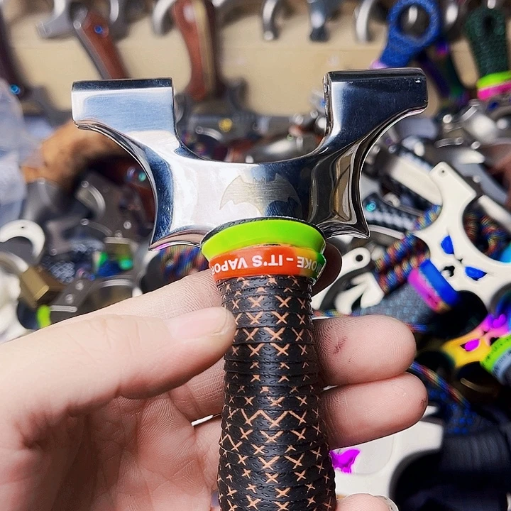 重炮。        蝙蝠镜面