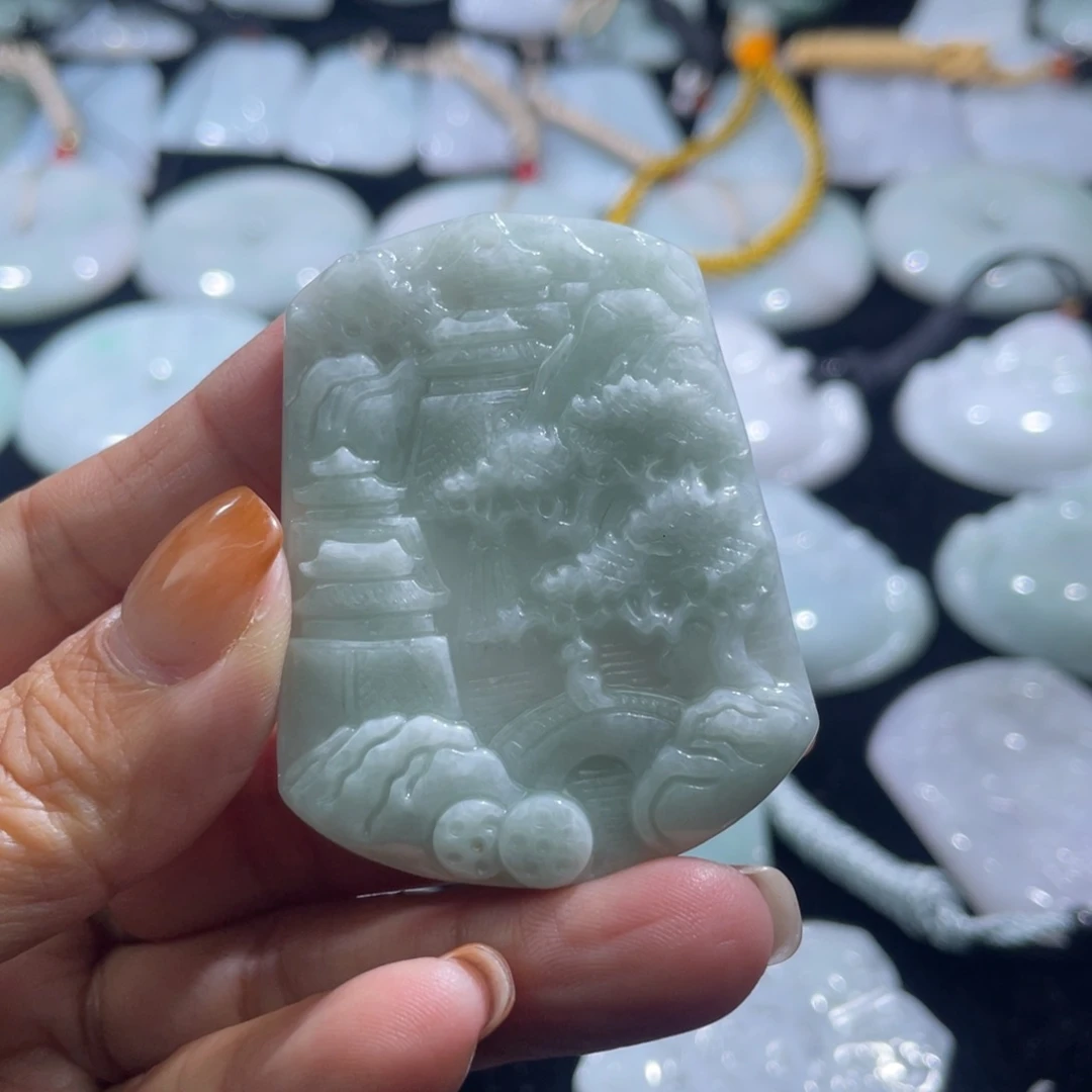 翡翠未镶嵌颈饰山水