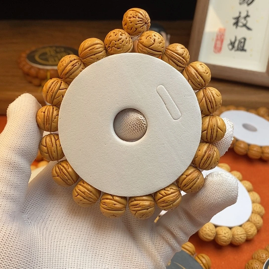 桃核手串淇*.圆周率13.5  （尺寸误差0.5之间）