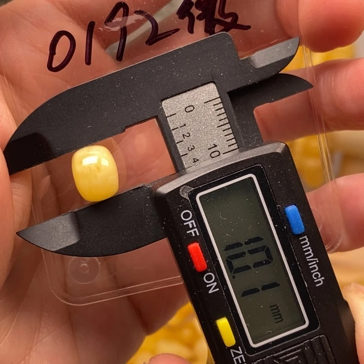 蜜蜡未镶嵌裸石10.1小墩儿微瑕