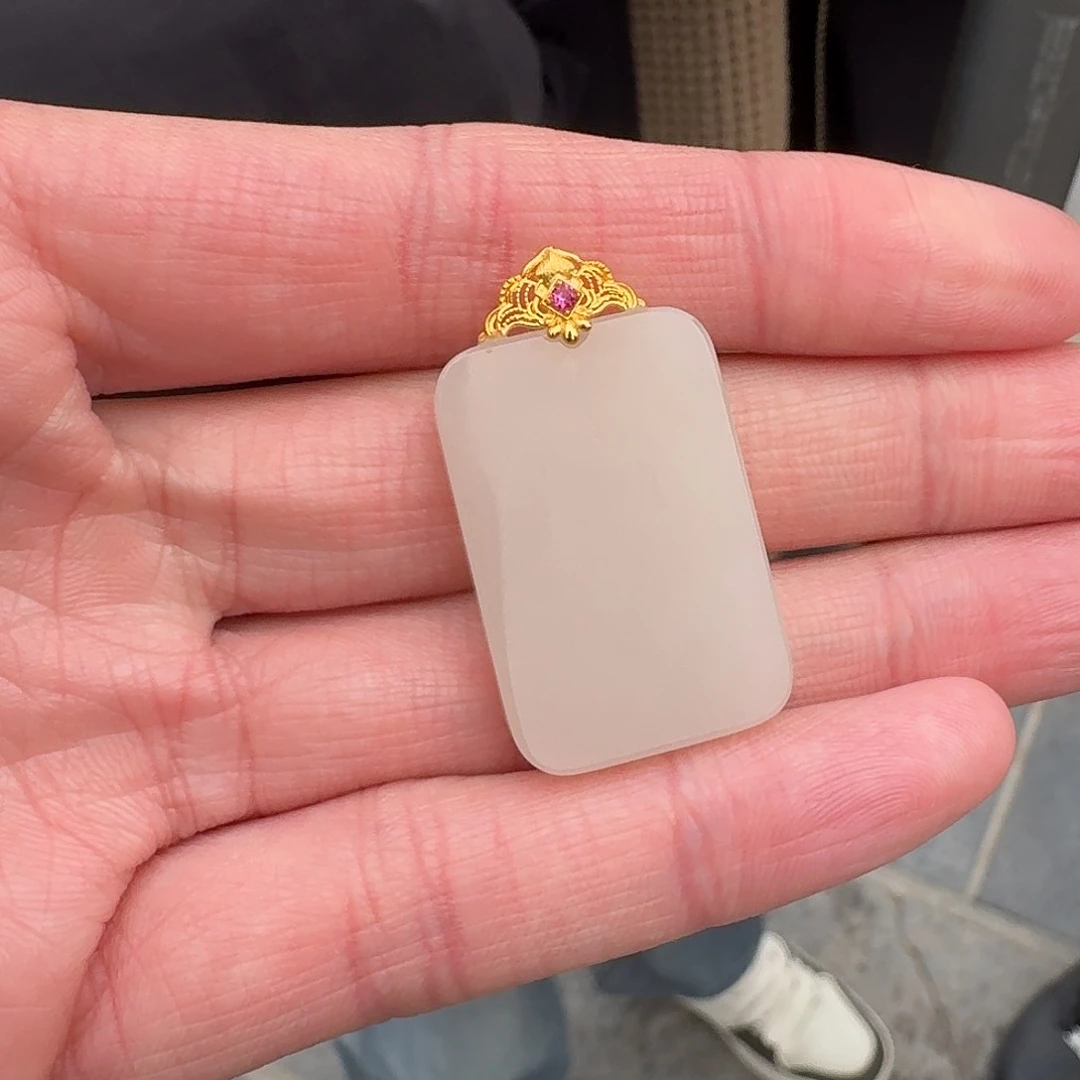 和田玉无事牌18K金镶嵌215小王子卡35左右