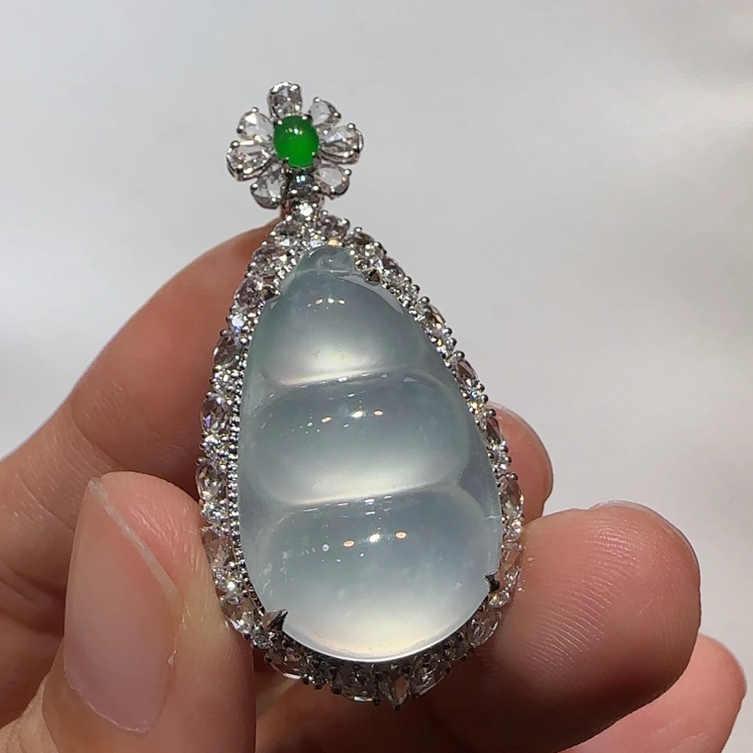 翡翠18K金镶嵌吊坠(不含链)福豆