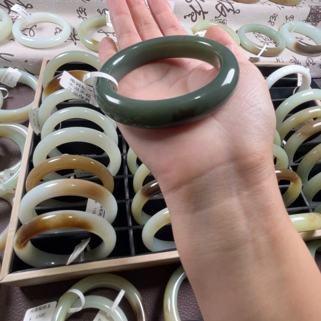 和田玉未镶嵌手镯