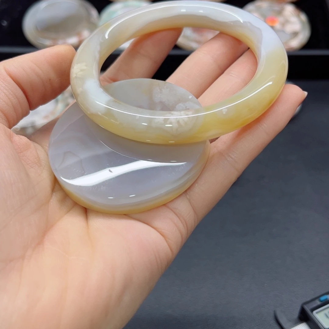 玛瑙/玉髓手镯未镶嵌60