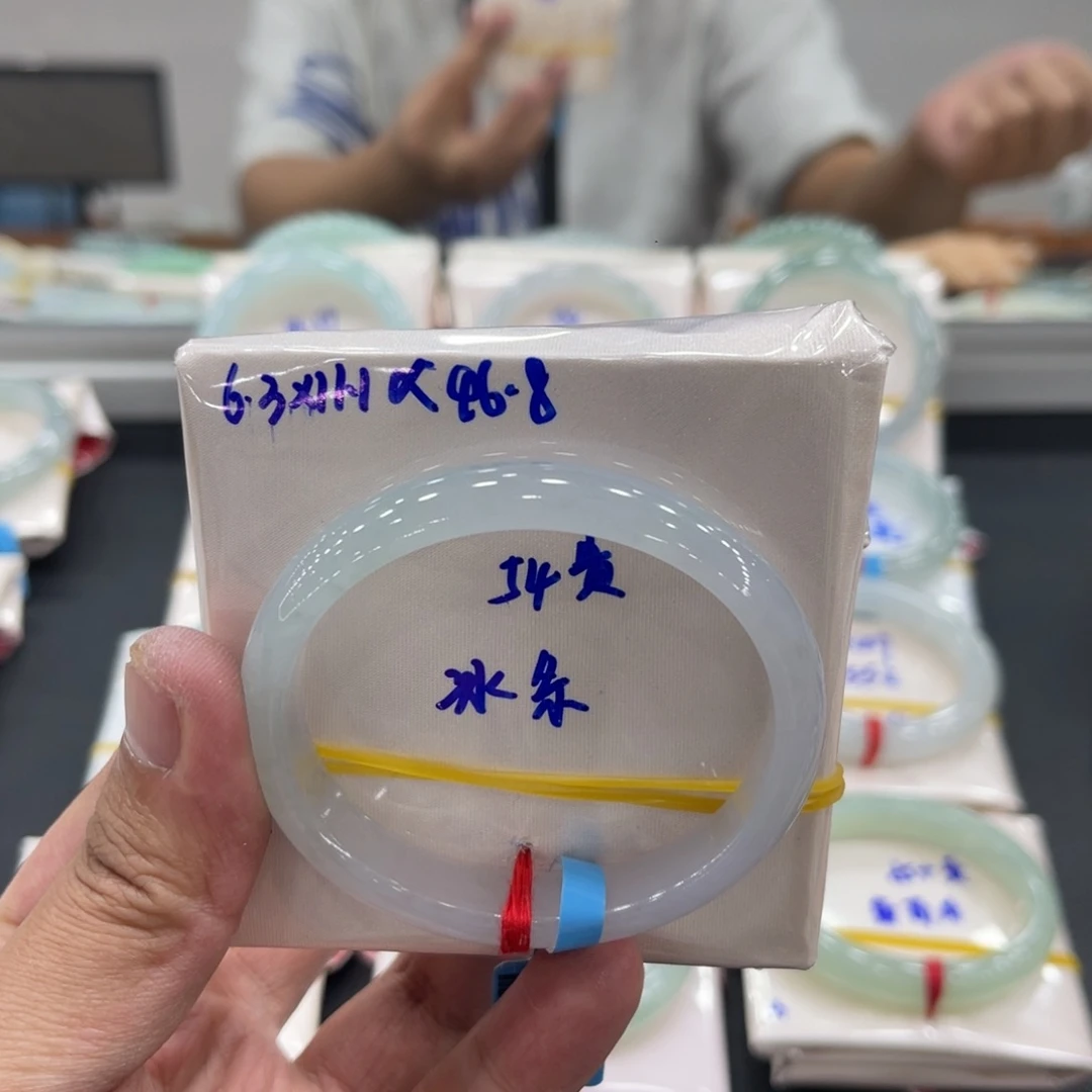 翡翠未镶嵌手镯缅甸翡翠