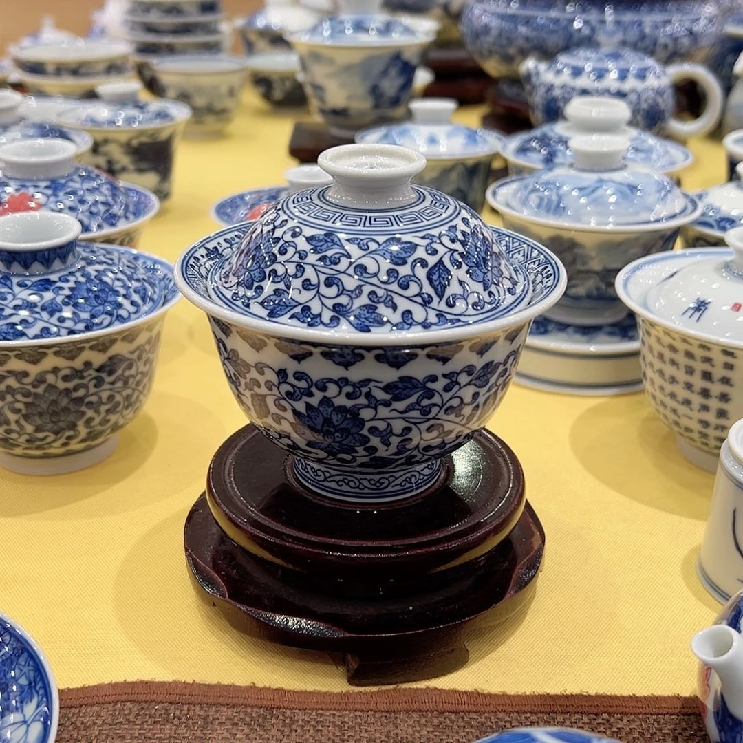 清**來正宗柴窑缠枝莲盖碗