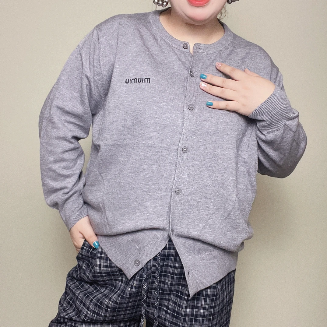 刺绣女衫字母圆领针织开衫女装短款
