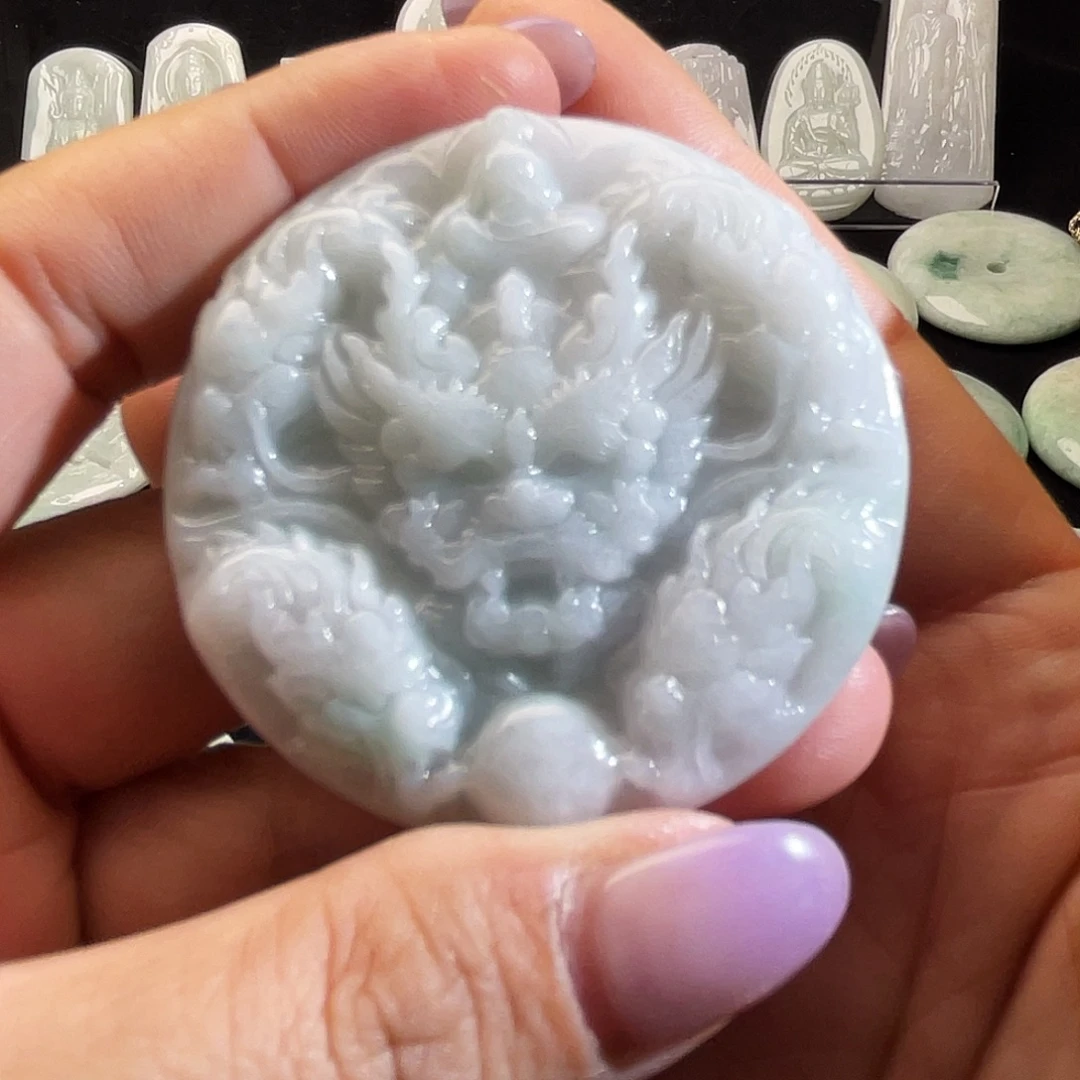 翡翠未镶嵌颈饰九龙护主