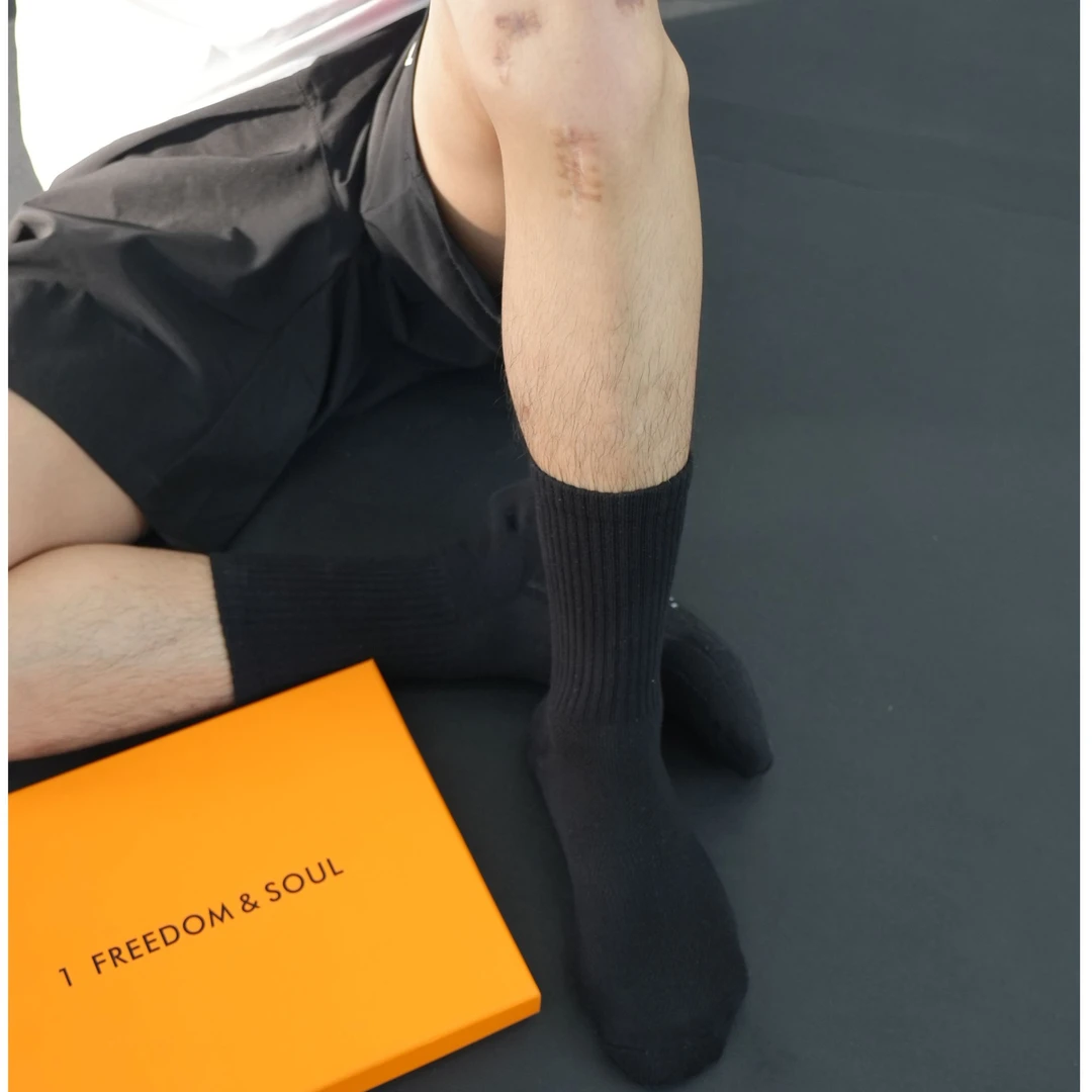 1 FREEDOM&SOUL字母黑白体育生高筒袜运动袜篮球袜子透气精英袜子