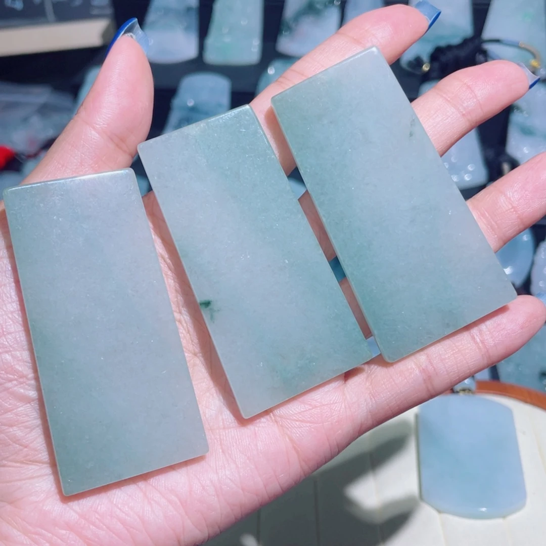 翡翠未镶嵌颈饰3个打包价