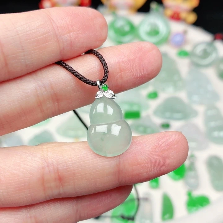 颈饰18K金镶嵌翡翠缅甸天然A货翡翠