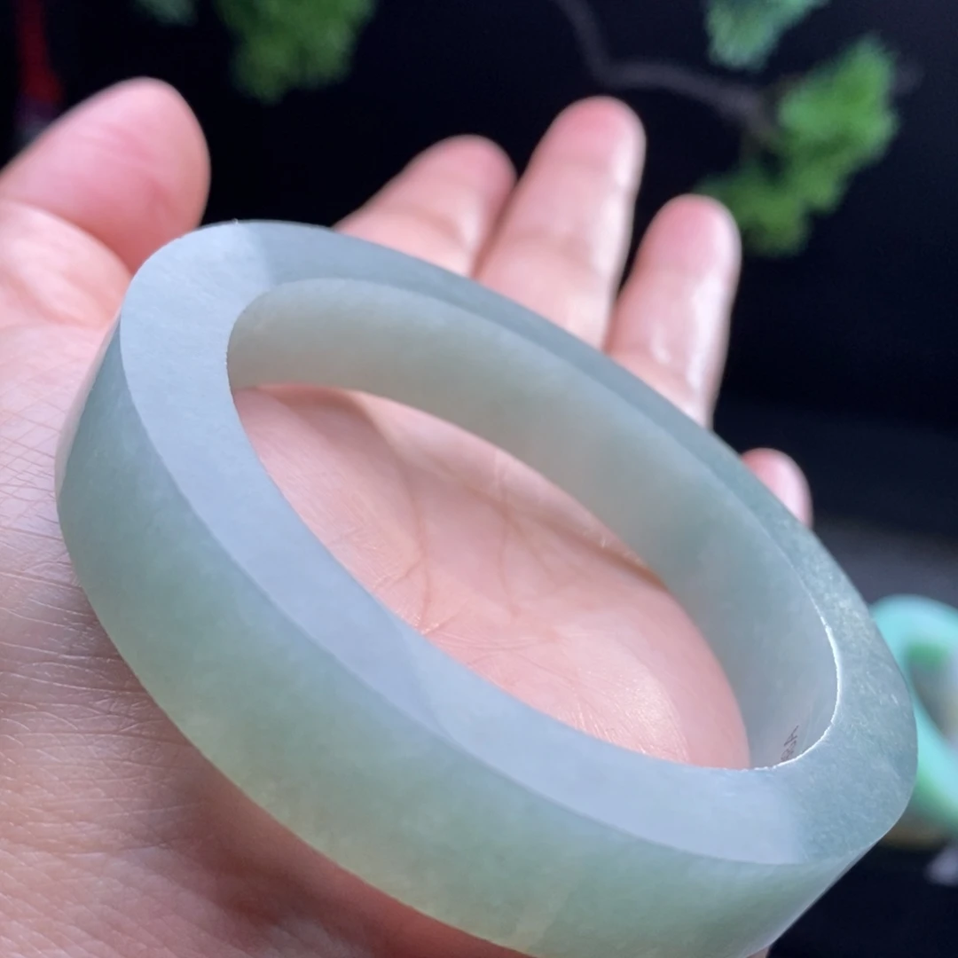 定制翡翠未镶嵌翡翠手镯