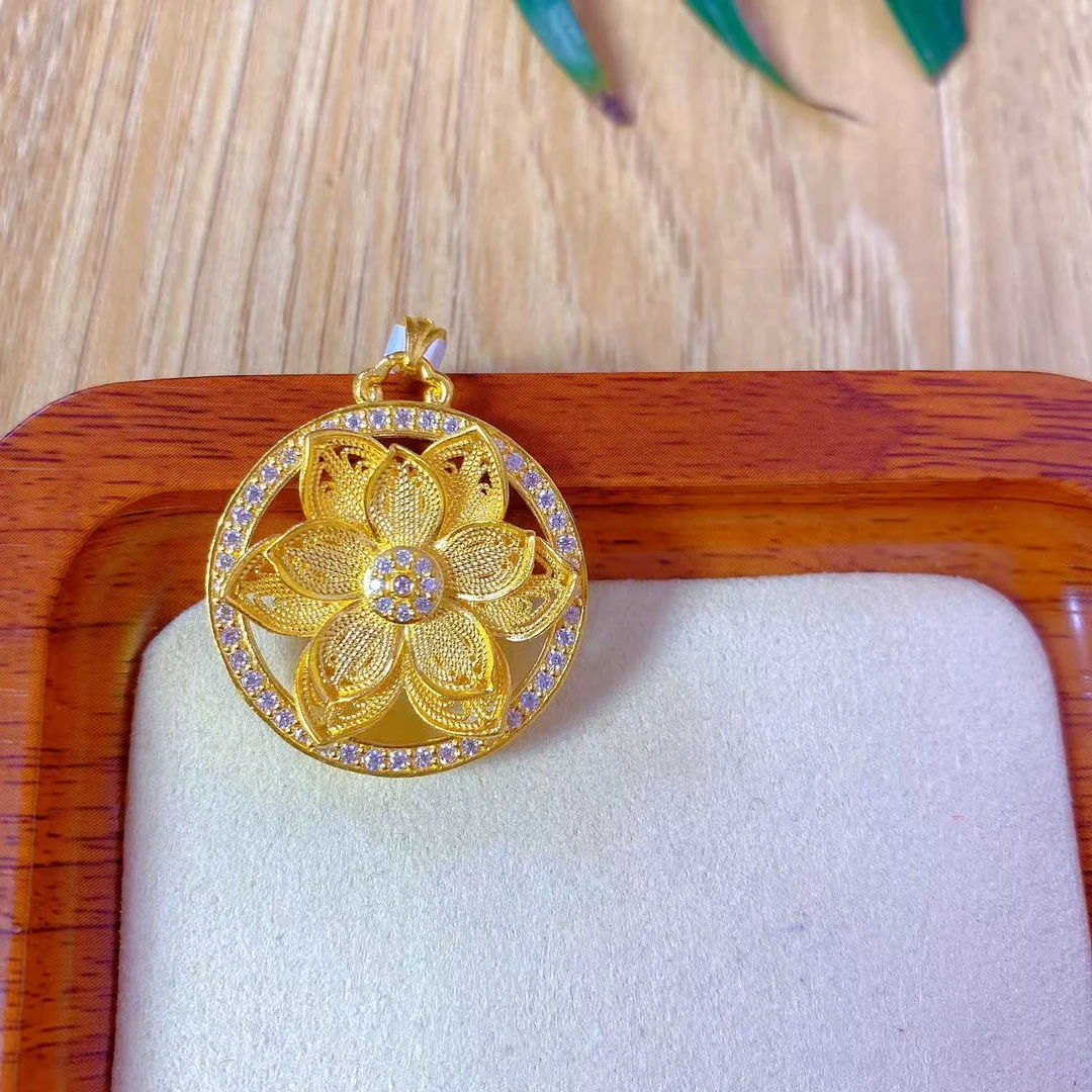 足金999     经典百搭缤纷莲花吊坠