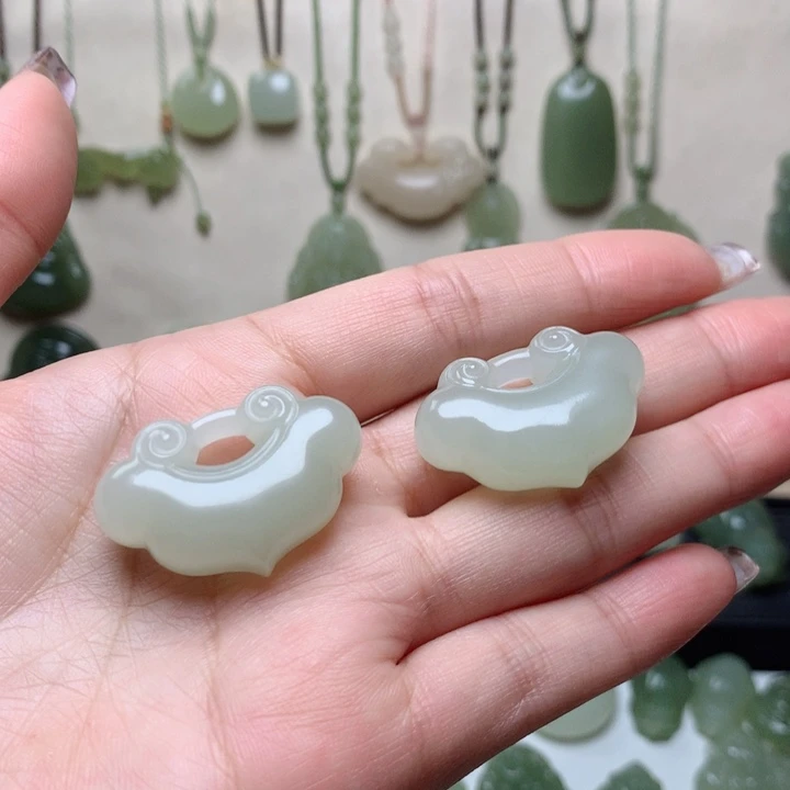 和田玉吊坠未镶嵌Q