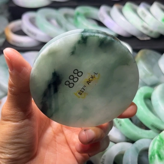 定制翡翠未镶嵌翡翠手镯