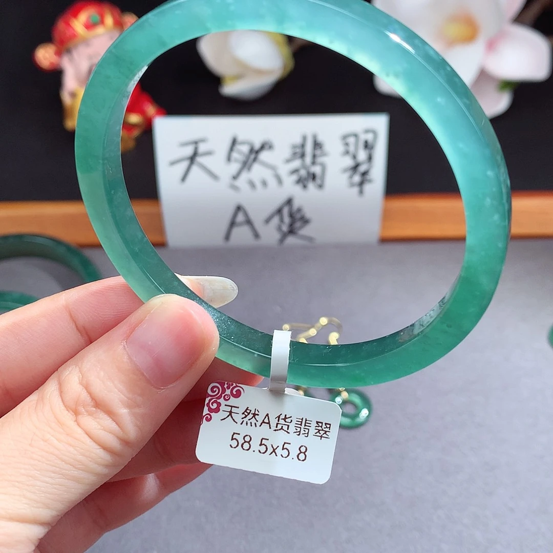 翡翠手镯(圆镯)未镶嵌