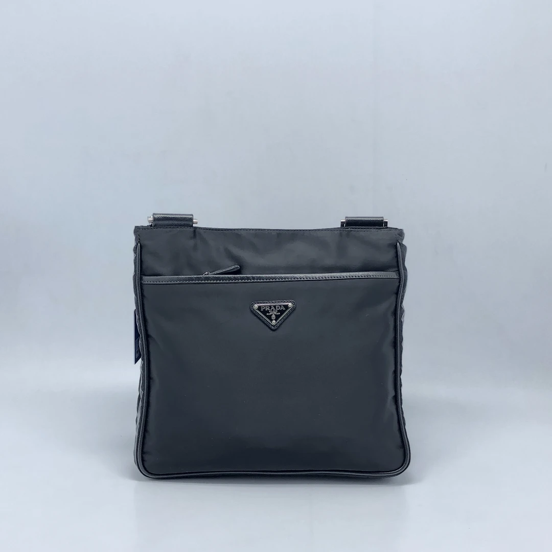 95新 Prada/普拉达 尼龙单扣单肩包/4215号男士时尚休闲