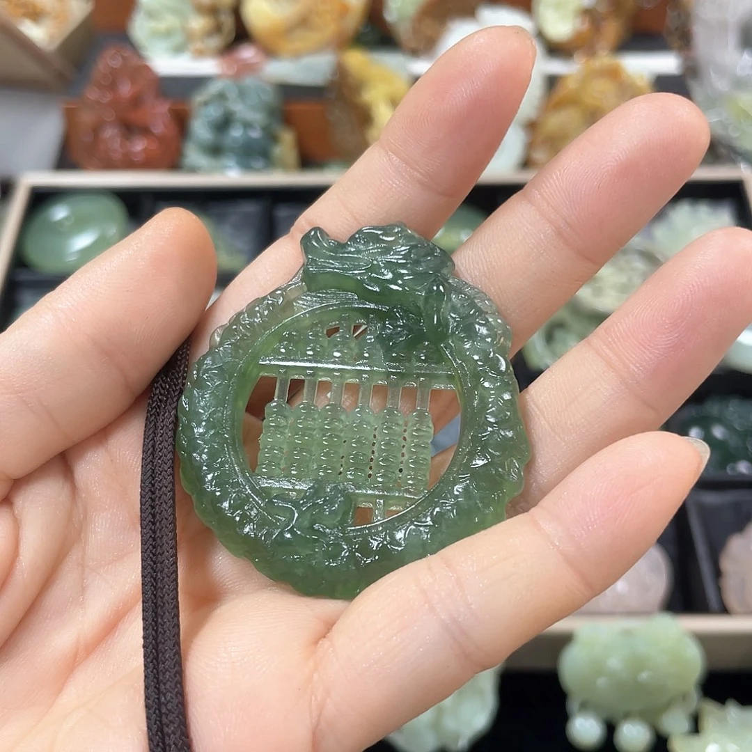 蛇纹石玉颈饰未镶嵌