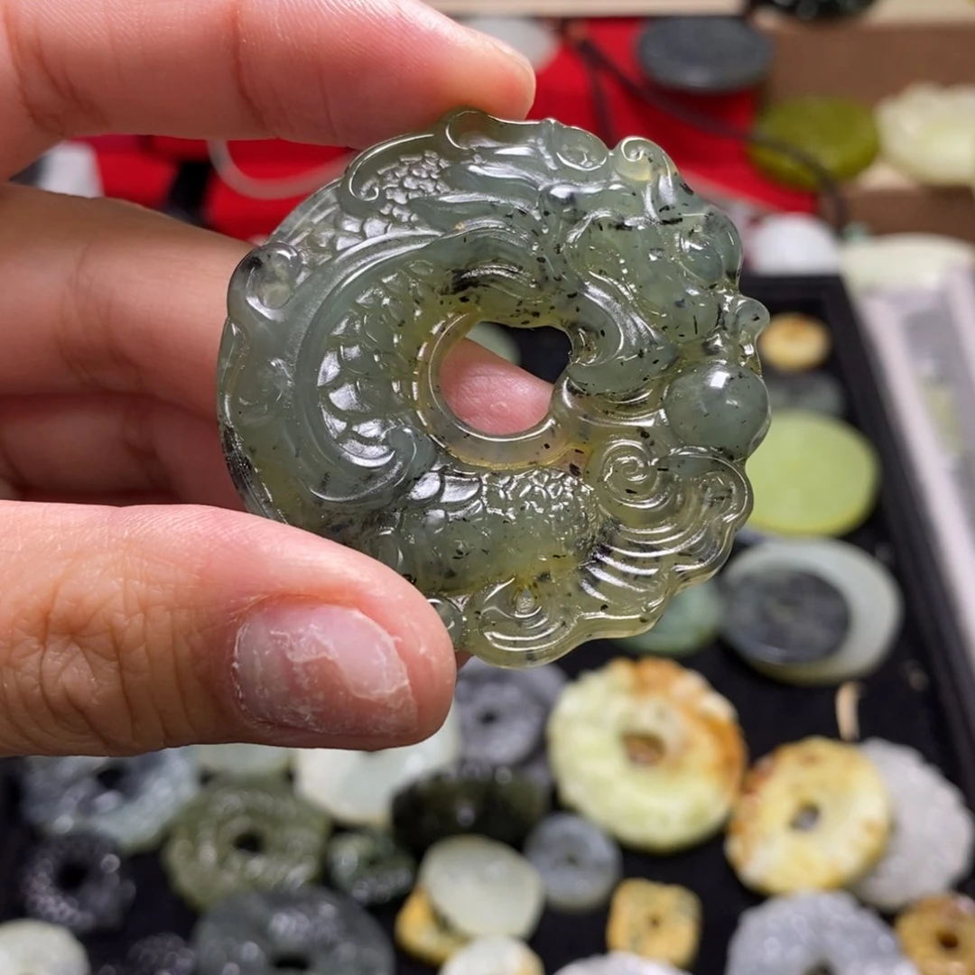 蛇纹石玉颈饰未镶嵌