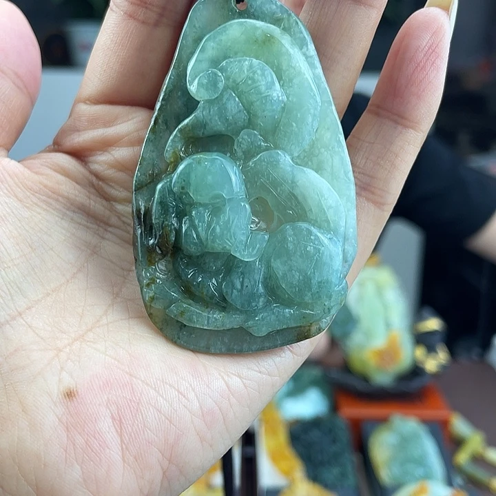 蛇纹石玉未镶嵌颈饰