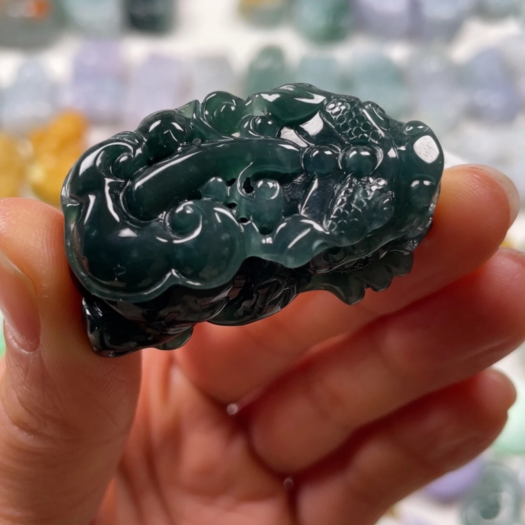 翡翠吊坠(赠链)未镶嵌