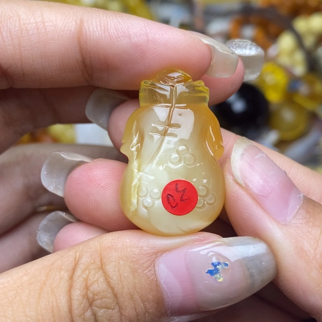 未镶嵌琥珀珠宝奇石