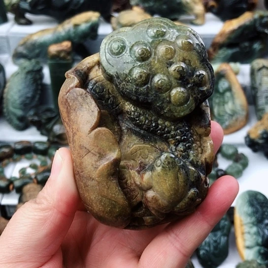 未镶嵌岫岩河磨玉（透闪石质玉）把件
