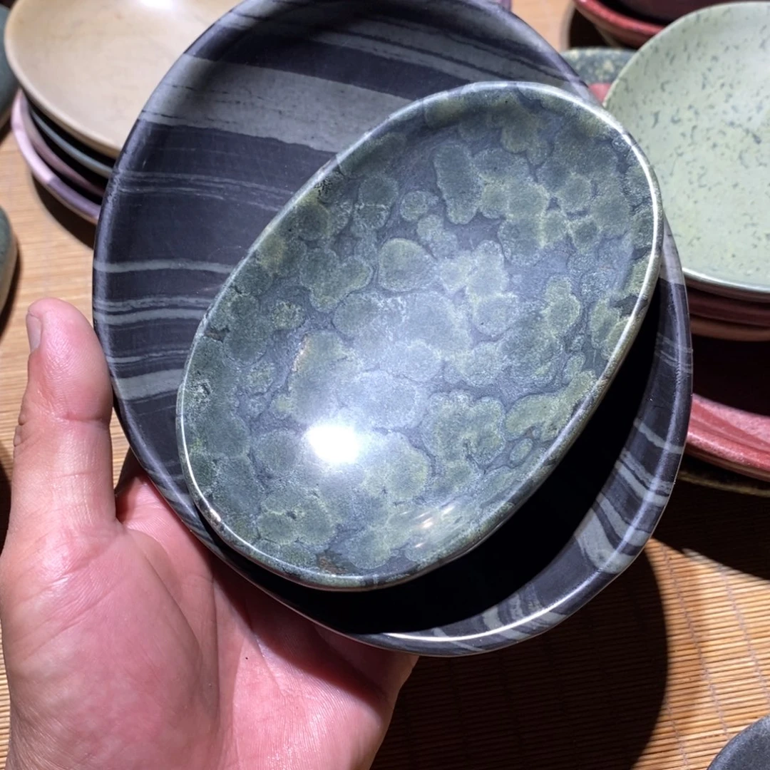 o**?两个小石头盘子