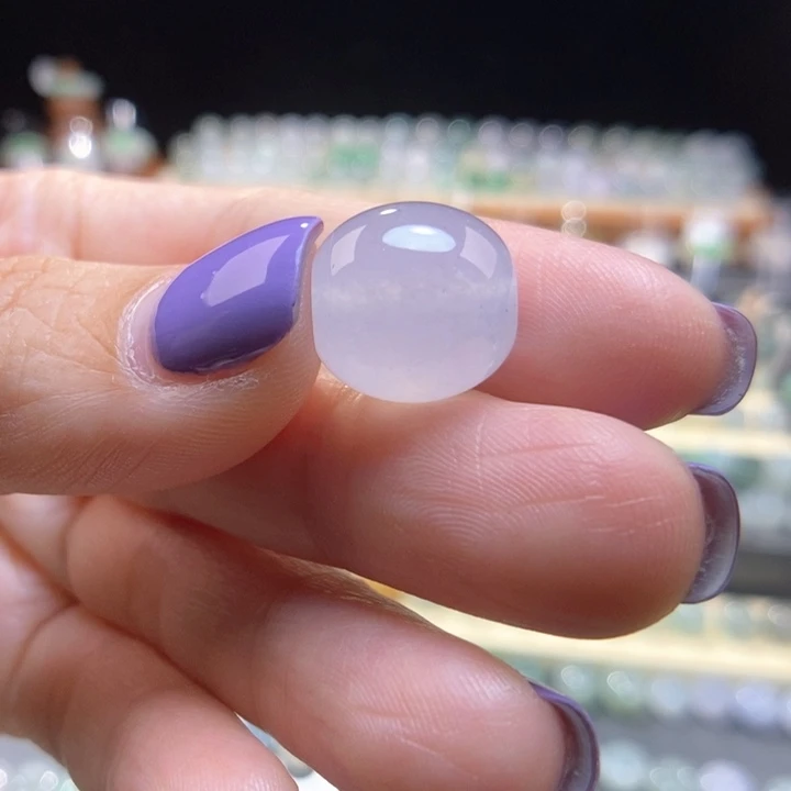 翡翠未镶嵌颈饰白冰