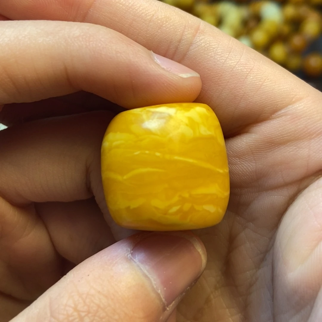 蜜蜡未镶嵌珠宝奇石