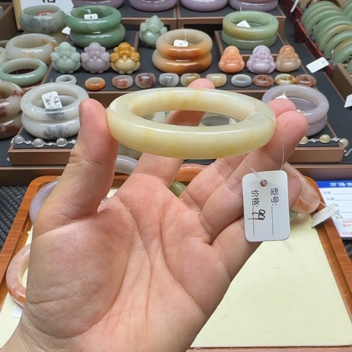 石英岩玉未镶嵌手镯53.2