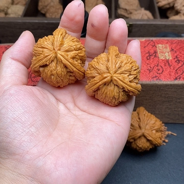 无***名把件文玩核桃白奔