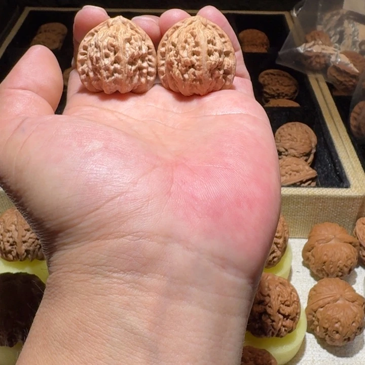 文玩核桃吊坠34白狮子