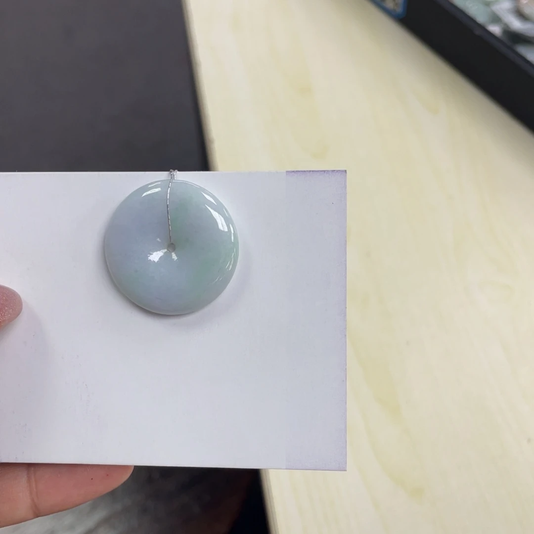 翡翠颈饰未镶嵌平安扣