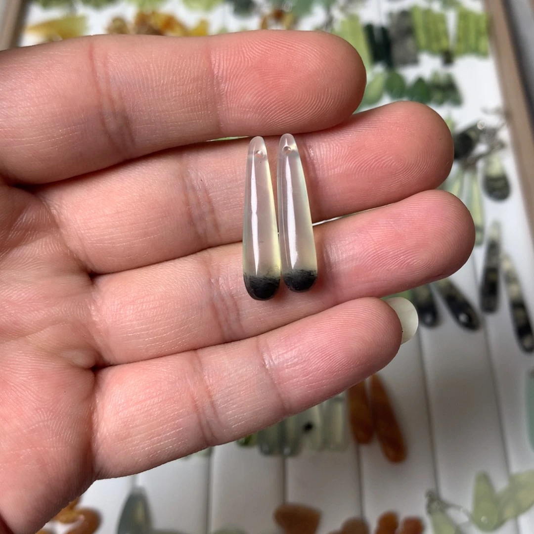 蛇纹石玉耳饰未镶嵌小****?