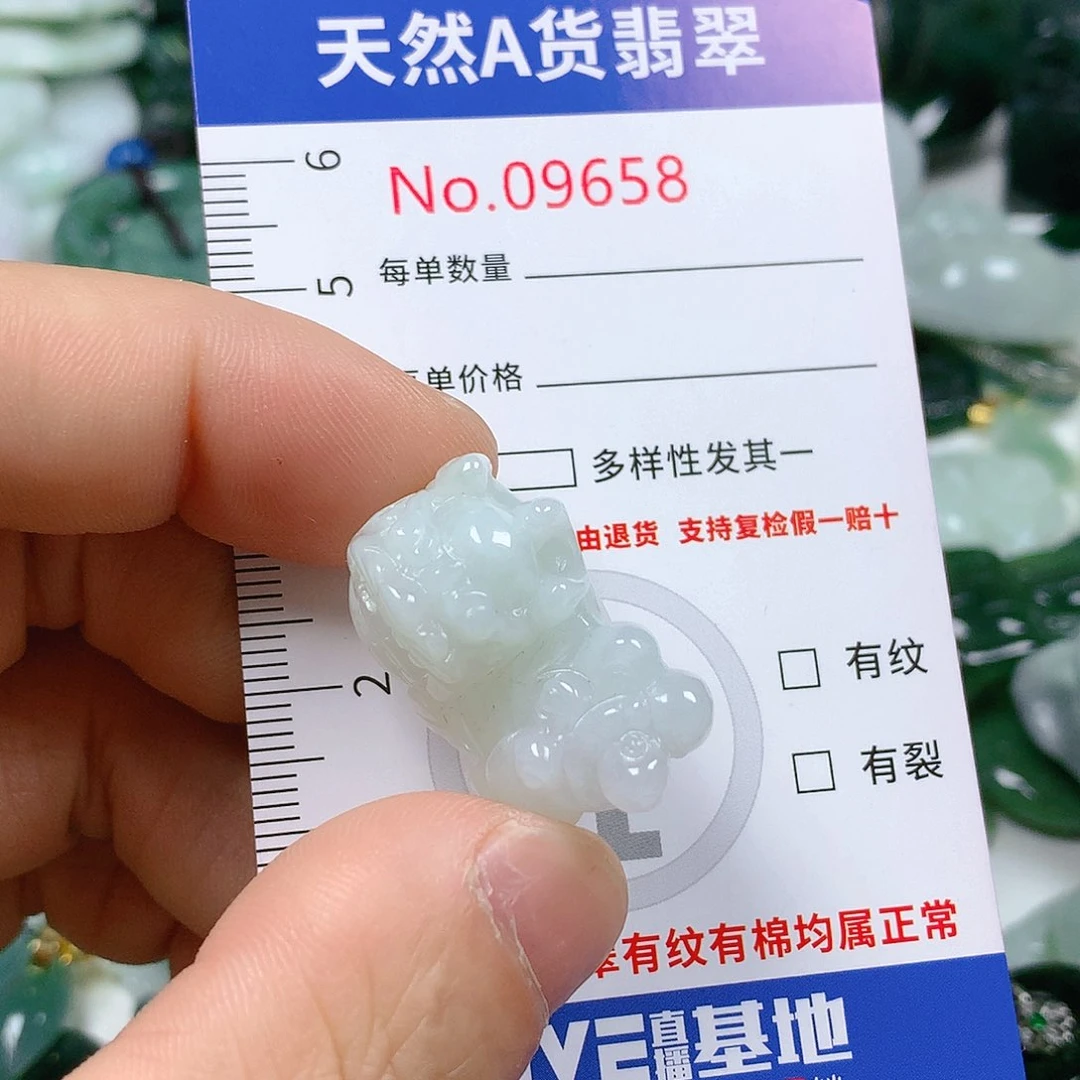 翡翠颈饰未镶嵌天然翡翠