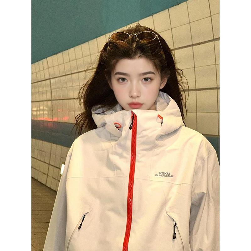 KSKM白色冲锋衣外套女2025春秋新款户外超好看防风防水徒步登山服