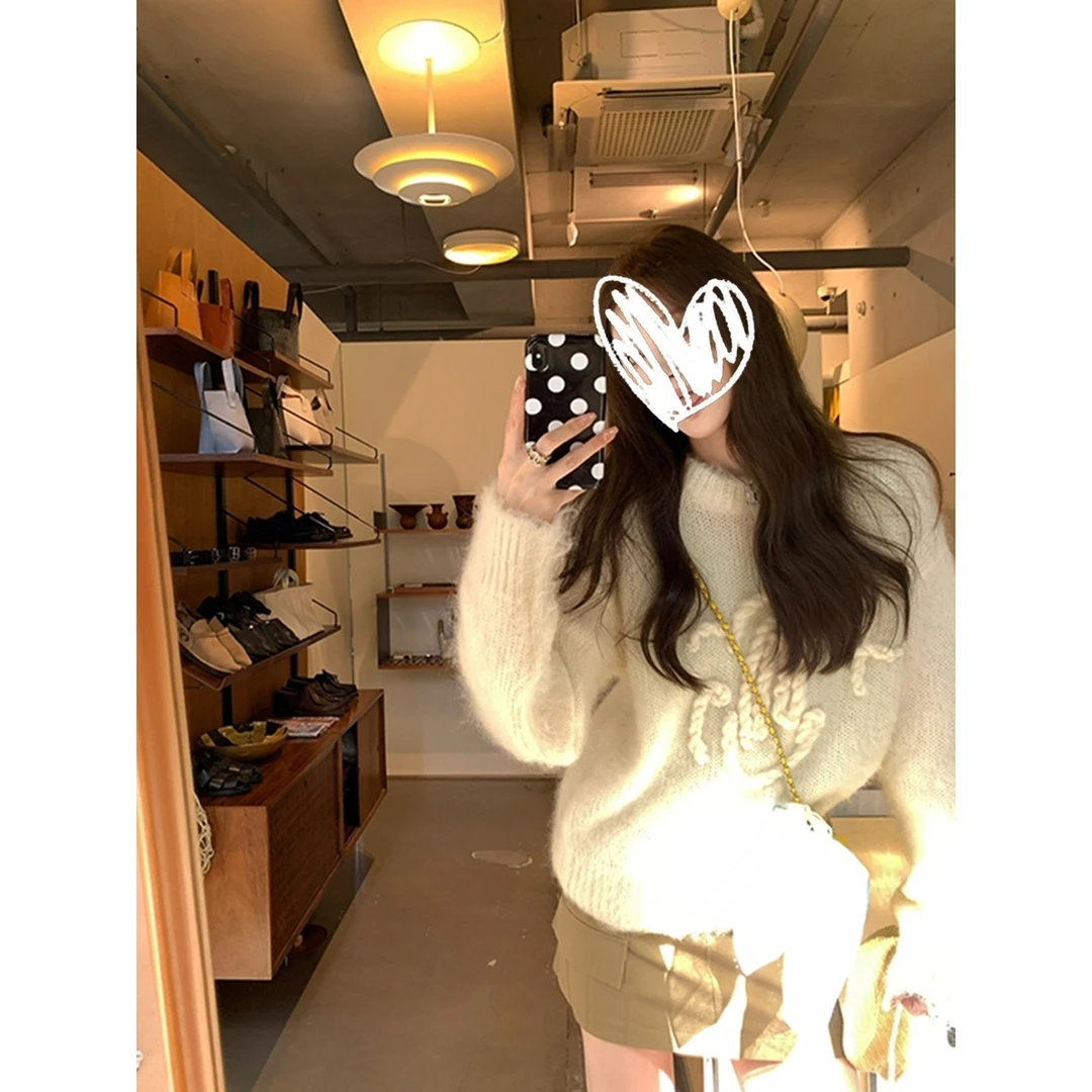 小众绳编白色毛衣设计感宽松圆领上衣女秋冬新款百搭温柔风针织衫