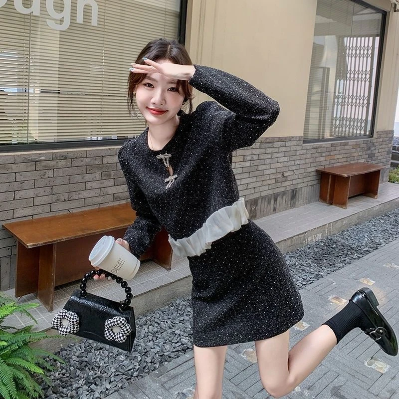 网红洋气炸街女装春季2025小香风套装蝴蝶结配饰荷叶花边短裙套装