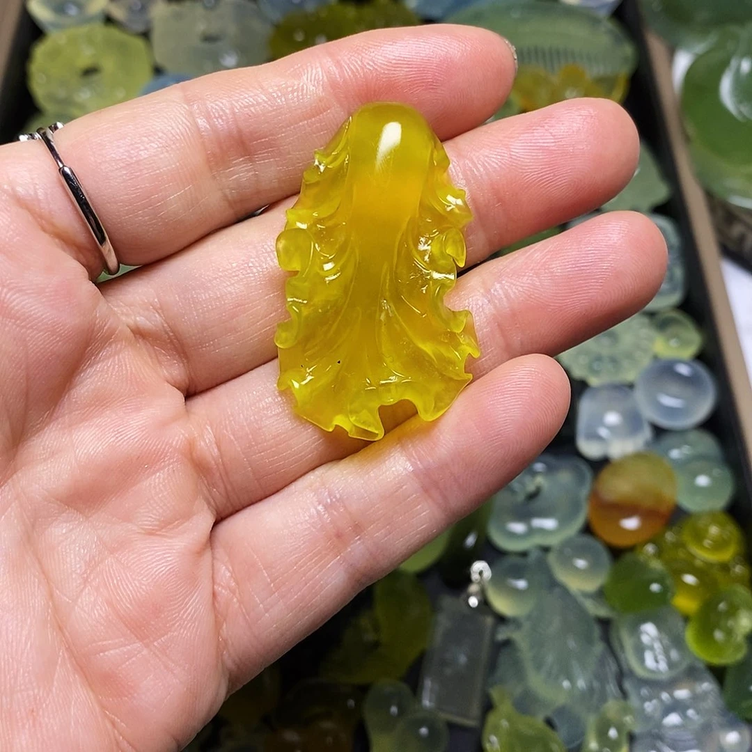 厚***物蛇纹石玉未镶嵌颈饰
