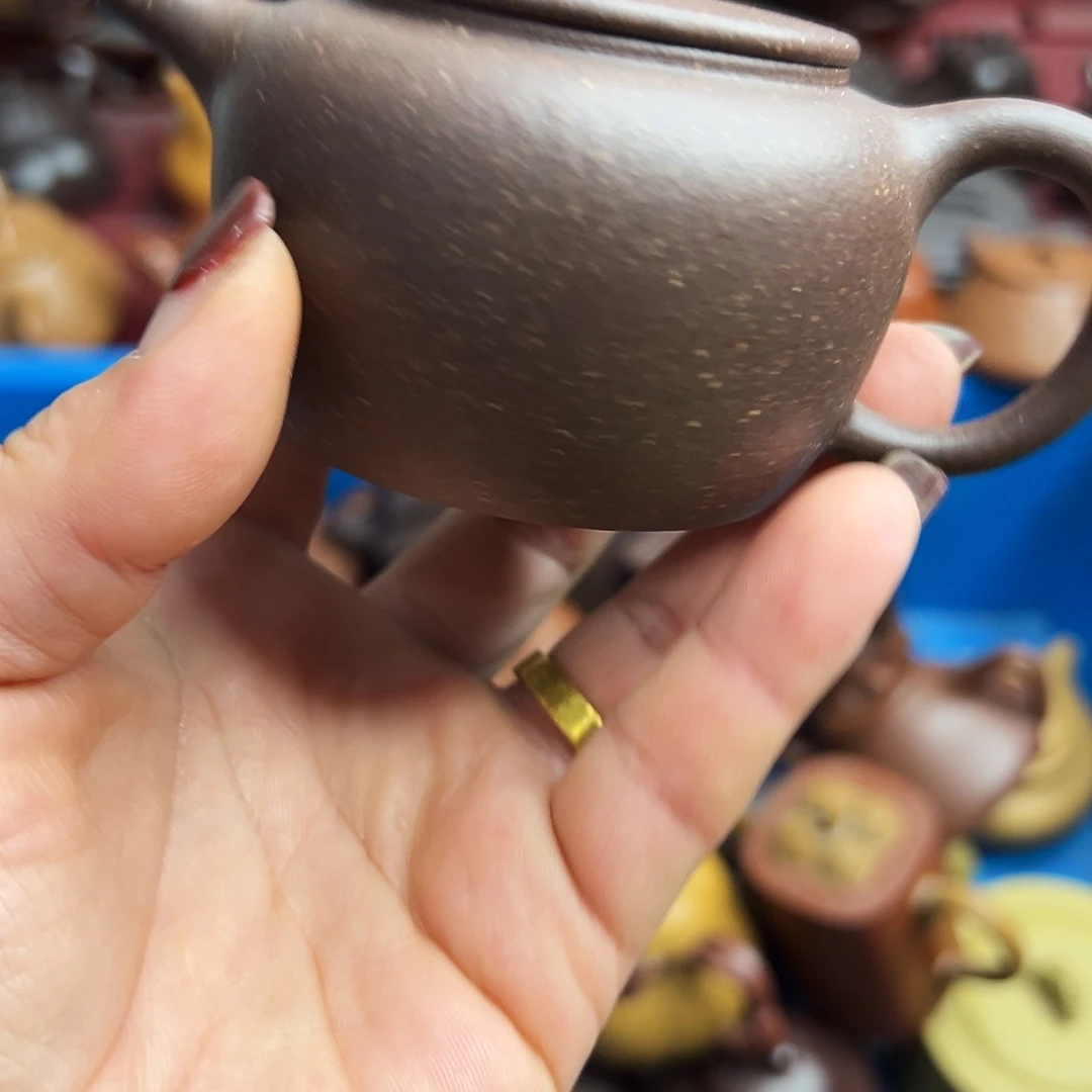 j***w紫砂茶壶紫砂的。。。紫砂