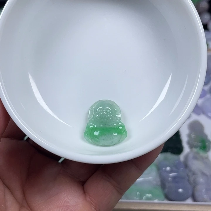 翡翠未镶嵌颈饰4、清货：飘阳绿小宝佛