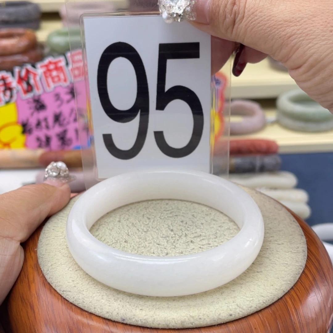 【闪购商品】石英质玉手镯未镶嵌
