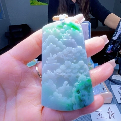 颈饰未镶嵌翡翠一个