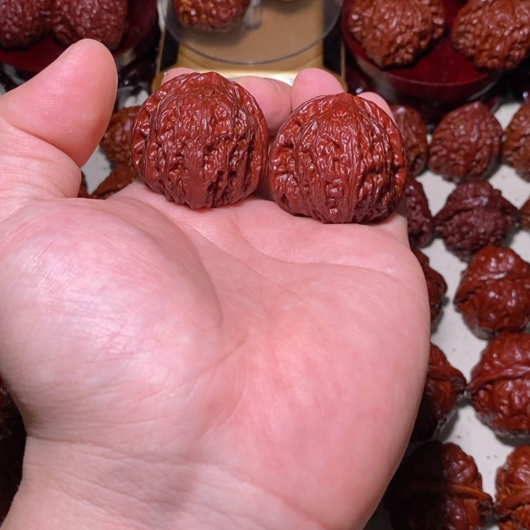 润***铁文玩核桃吊坠绣球绣球