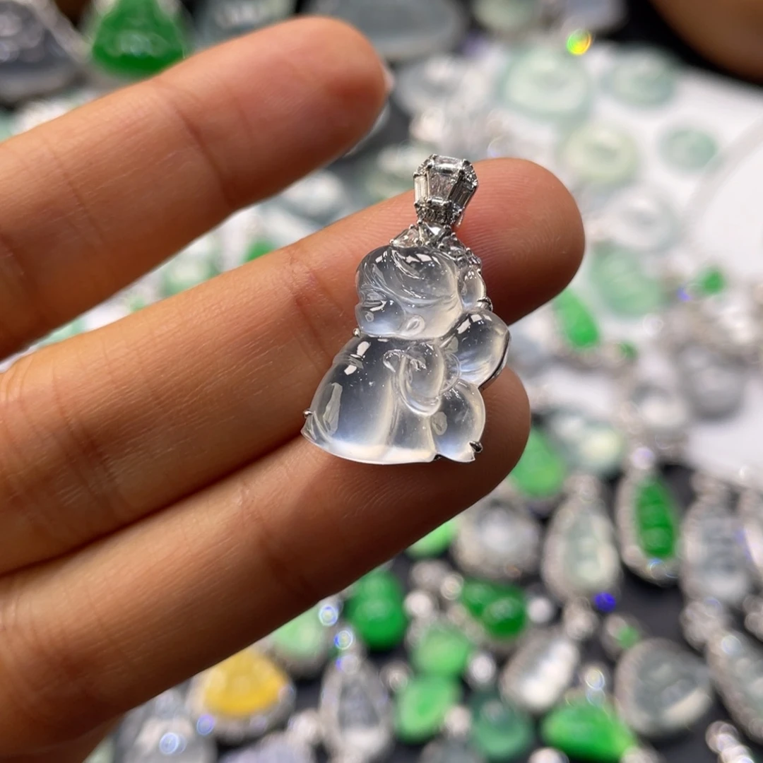 翡翠18K金镶嵌颈饰