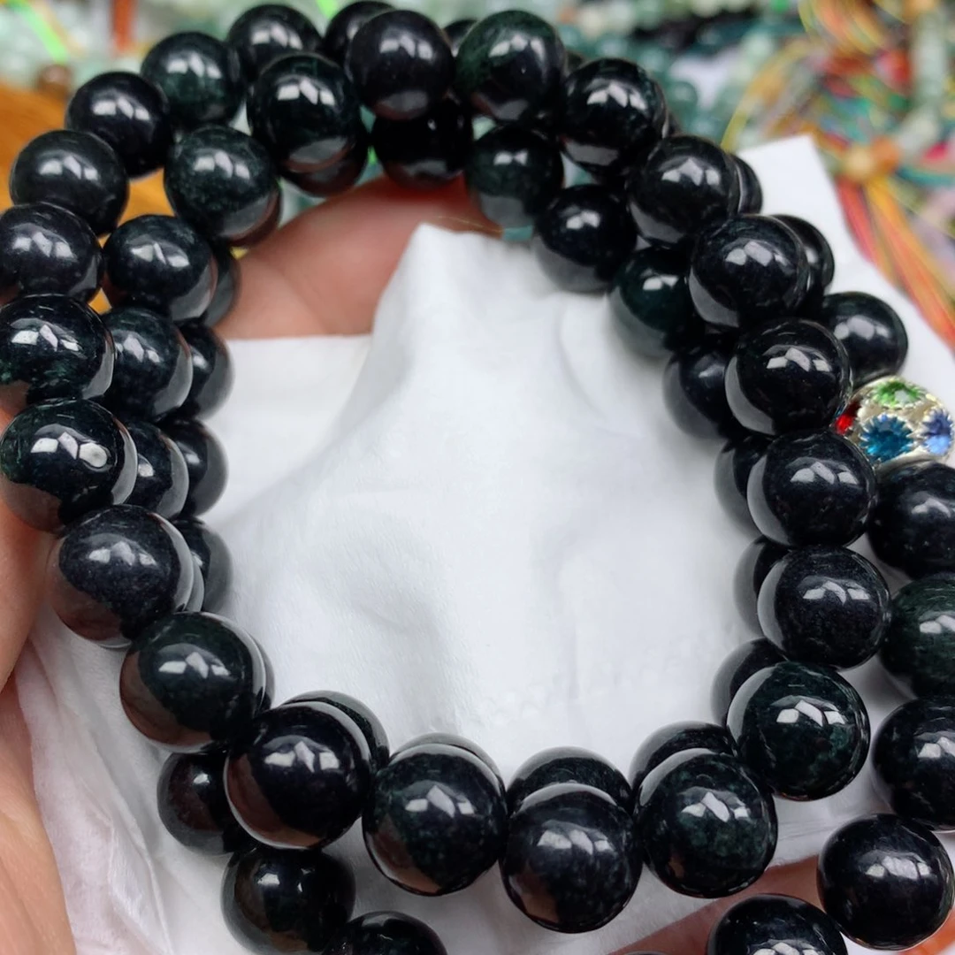 翡翠颈饰未镶嵌珠子