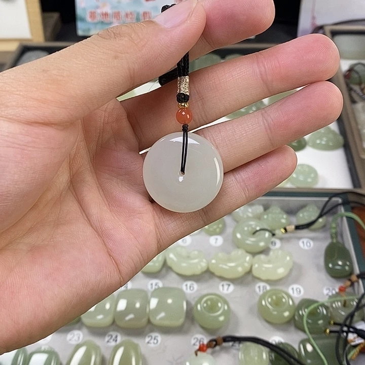 一***木颈饰未镶嵌和田玉