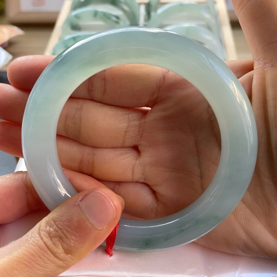 翡翠手镯未镶嵌手镯