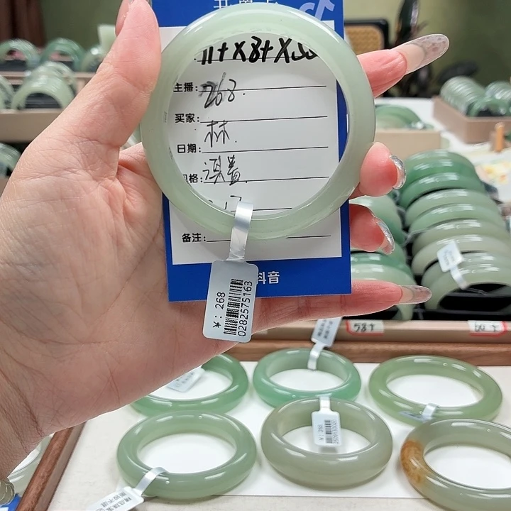 未镶嵌手镯石英岩玉